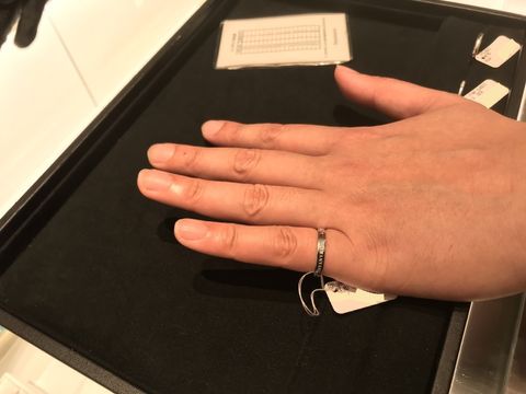 【ティファニー(Tiffany & Co.)の口コミ】 誕生石のルビーが使われていたのでひと目で気になって試着しました。少し…