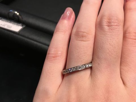 【エクセルコダイヤモンド(EXELCO DIAMOND)の口コミ】 キラキラ好きなので結婚指輪はハーフエタニティと決めていました。定番な…