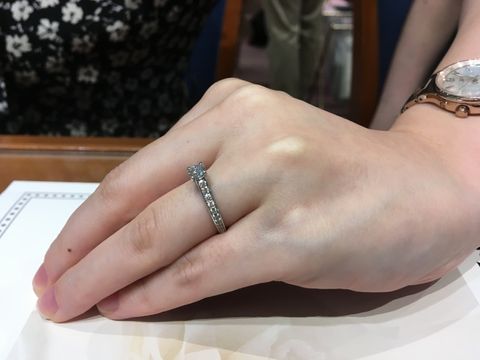 【ヴァン クリーフ＆アーペル(Van Cleef & Arpels)の口コミ】 繊細で上品な雰囲気に一目惚れでした。デザイン自体は珍しくないですが、…
