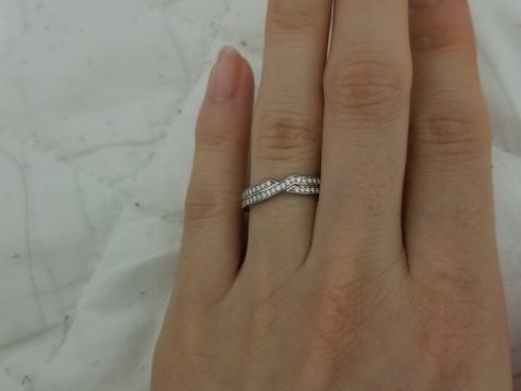 【ハリー・ウィンストン(Harry Winston)の口コミ】 ハーフエタニティなのでサイズ変更が可能です。
HARRY WINSTONではサイズ…