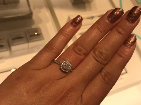 【ティファニー(Tiffany & Co.)の口コミ】 人と被りにくいデザインだと思いました。

ただ、ちょっと似合うかどうか…