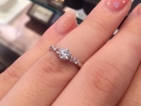 【Ginza Rim(銀座リム)の口コミ】 サイドでキラキラ輝くピンクダイヤに一目惚れ。
一番心がときめくデザイン…