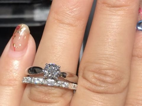 【エクセルコダイヤモンド(EXELCO DIAMOND)の口コミ】 ダイヤモンドがたくさん使用されていて、
いろんなカットが施されていて、…