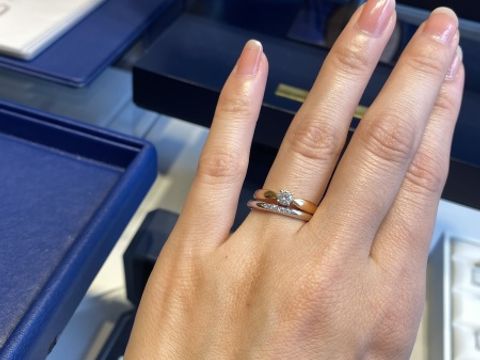 【銀座ダイヤモンドシライシの口コミ】 細めの指輪すごく華奢なイメージがもてます。
中心から離れるとどんどんダ…