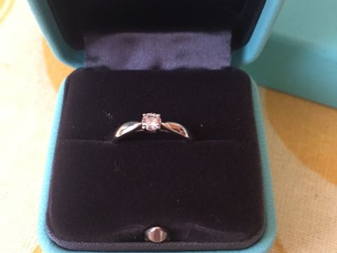 【ティファニー(Tiffany & Co.)の口コミ】 以前から、婚約指輪はいらないと伝えていましたが、彼からサプライズでテ…