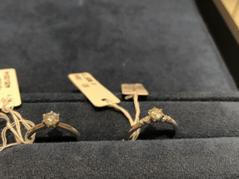 【4℃ BRIDAL(ヨンドシーブライダル)の口コミ】 結婚指輪と婚約指輪をセットでつけたいこだわりかわあり、細身ストレート…