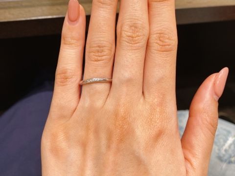 【アイプリモ(I-PRIMO)の口コミ】 ストレートで細身の指輪を探してました。
いろんな指輪を試着しましたが、…