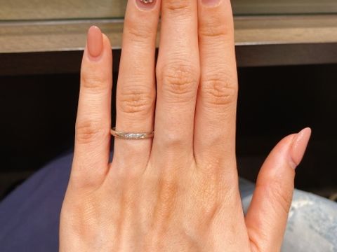 【アイプリモ(I-PRIMO)の口コミ】 ダイアモンドがさりげなくついているストレートで細身の指輪を探してまし…