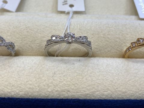 【ヴァンドーム青山(VENDOME AOYAMA)の口コミ】 少し変わったものがいいなと思い見つけたのがリボンモチーフの指輪でした…