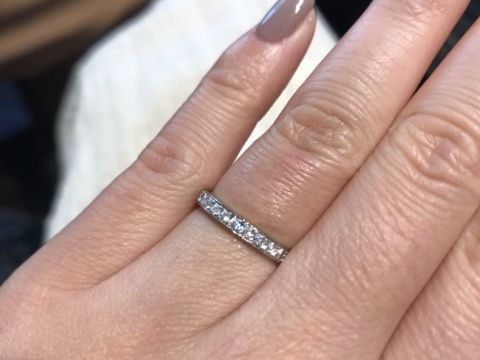 【エクセルコダイヤモンド(EXELCO DIAMOND)の口コミ】 結婚指輪はハーフエタニティで探していました。エクセルコさんはダイヤモ…