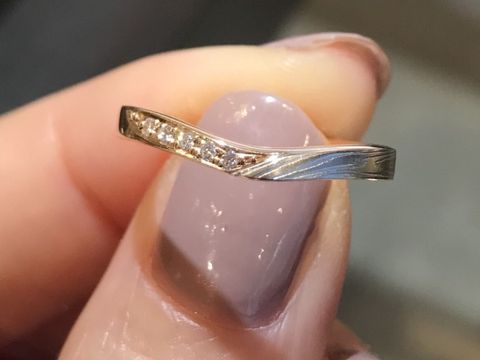 【杢目金屋(もくめがねや)の口コミ】 他にはない和風のデザインです。木目は一つ一つ職人さんが手作業で作って…