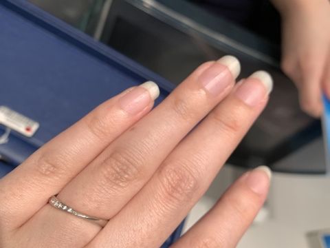 【銀座ダイヤモンドシライシの口コミ】 半分だけダイヤが入っているタイプのアミュレットというリングを試着させ…