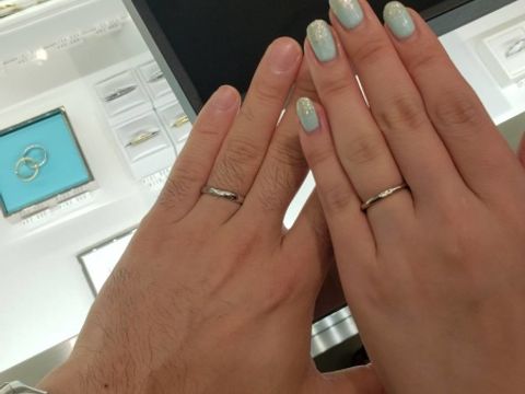 【ティファニー(Tiffany & Co.)の口コミ】 中央に3つのダイヤモンドが輝いていて、華やかで品のあるデザインです。レ…