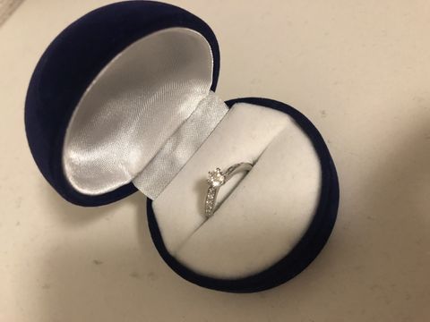 【GALA JEWELRY(ガラジュエリー)の口コミ】 少しウェーブのデザイン、メレダイヤのラインがあるところが気に入りまし…