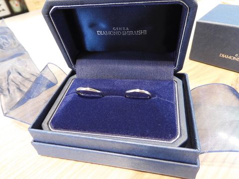 【銀座ダイヤモンドシライシの口コミ】 ふたりとも、毎日装着していても気にならないような、つけ心地を重視して…