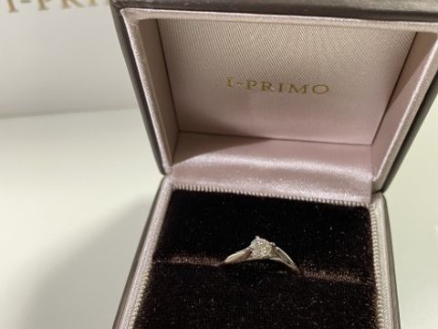 【アイプリモ(I-PRIMO)の口コミ】 4爪でありダイアモンド全体が見えるため、光を取り込むことができ、光を最…