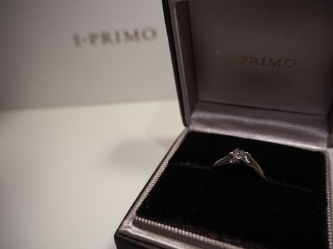 【アイプリモ(I-PRIMO)の口コミ】 シンプルかつ、ダイヤモンドが1番映えるデザインだったので一目惚れして購…