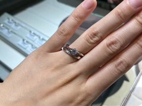 【TRECENTI(トレセンテ)の口コミ】 最初はダイヤモンドは派手かと思っていたが、実際に見てみると派手なもの…