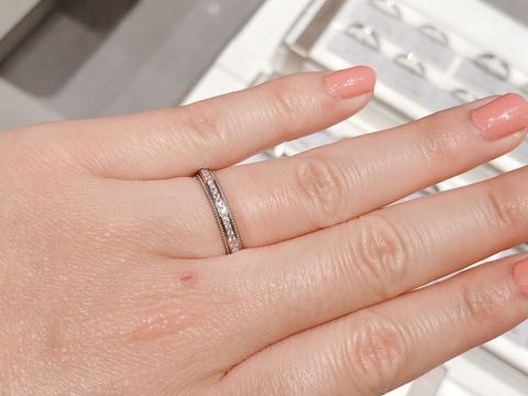【アイプリモ(I-PRIMO)の口コミ】 ハーフエタニティを結婚指輪にしたいと思っています。
こちらの指輪はダイ…
