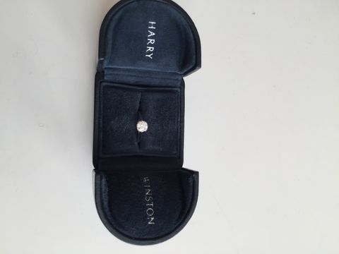 【ハリー・ウィンストン(Harry Winston)の口コミ】 初めはブルガリ、カルティエ、ティファニーのいずれかで購入しようと考え…