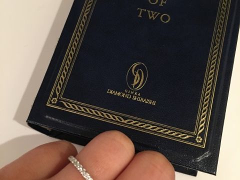 【銀座ダイヤモンドシライシの口コミ】 結婚指輪と重ねてつけることができるのでエタニティリング希望でした。
シ…