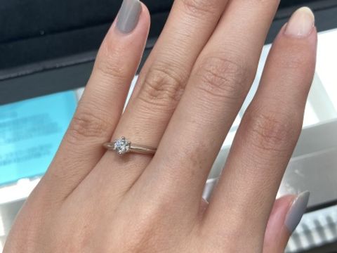 【ティファニー(Tiffany & Co.)の口コミ】 指輪のデザインは一般的なものです。奇抜なものは好きではないですしとて…