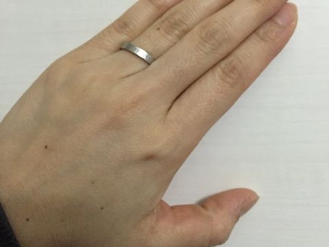【ティファニー(Tiffany & Co.)の口コミ】 私は、ザ・結婚指輪！という型があまり好きではなかった事と、リングの表…