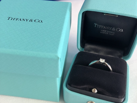 【ティファニー(Tiffany & Co.)の口コミ】 婚約指輪は絶対にティファニーと心に誓っていましたのでティファニーしか…