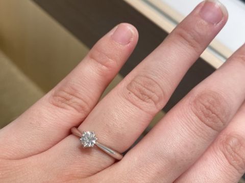 【銀座ダイヤモンドシライシの口コミ】 グレードの良いダイヤモンドが安価で購入できたからです。また、私的には…