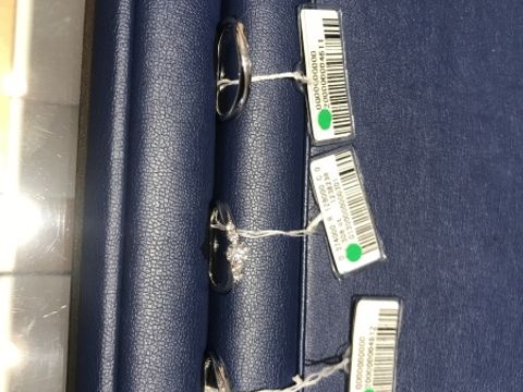 【銀座ダイヤモンドシライシの口コミ】 婚約指輪を買いに来ましたが、婚約指輪より先にビビッと来たので婚約指輪…