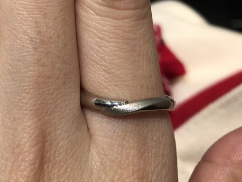 【アイプリモ(I-PRIMO)の口コミ】 指輪のデザインが探し求めていたものに二人とも似ていたので、こちらを選…