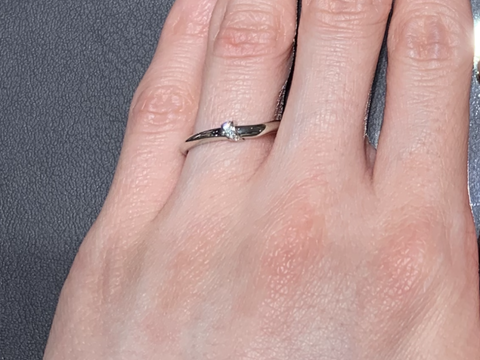 【俄(にわか)の口コミ】 他のブランドにはないデザイン性が高い指輪が欲しくて試着しました。
相手…