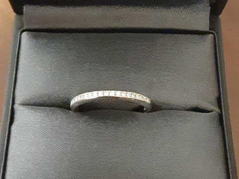 【ラザール ダイヤモンド(LAZARE DIAMOND)の口コミ】 どのリングも非常に素敵で、魅力や存在感があり、かなり悩んだのですが、…