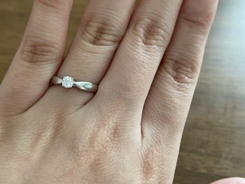 【ティファニー(Tiffany & Co.)の口コミ】 婚約指輪のデザインとして主に４種類ありますが、the王道の6本爪のタイプ…
