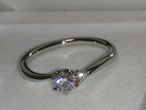 【canal4℃(カナルヨンドシー)の口コミ】 ブルーとパープルの繊細な色合いが、とても素敵で、魅力や存在感があり、…