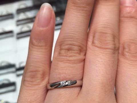 【ラザール ダイヤモンド(LAZARE DIAMOND)の口コミ】 当初、婚約指輪は買わない予定だったためダイヤが付いているものが欲しく…