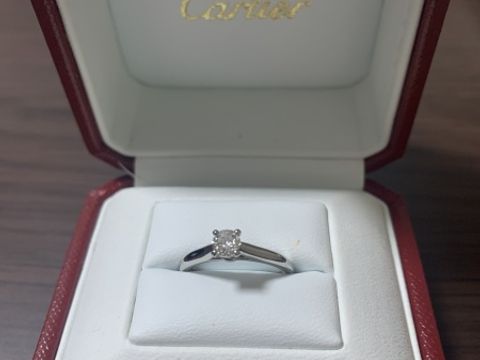 【カルティエ(Cartier)の口コミ】 小さい頃から、カルティエというブランドに憧れていたことと、一粒ダイヤ…