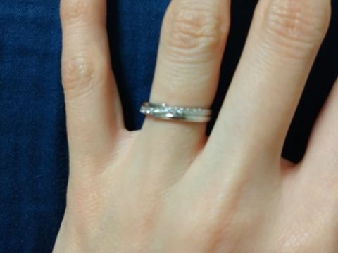 【STAR JEWELRY(スタージュエリー)の口コミ】 今後何十年後も着けることを考えると、細身の指輪よりは少し太めなデザイ…