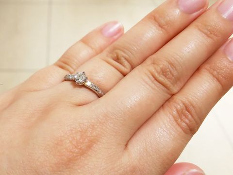 【銀座ダイヤモンドシライシの口コミ】 指輪のデザインに一目惚れしました♡

Starryという流れ星をイメージした指…