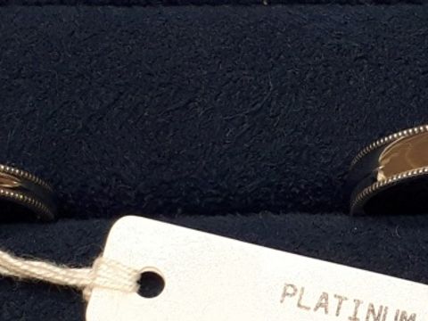 【4℃ BRIDAL(ヨンドシーブライダル)の口コミ】 結婚指輪は鍛造製法のミルグレインのデザインで探していました。旦那さん…