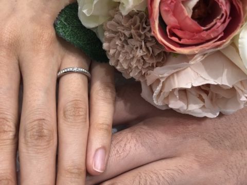 【ラザール ダイヤモンド(LAZARE DIAMOND)の口コミ】 結婚指輪はハーフエタニティで鍛造製法が条件でした。
ダイヤモンドがキラ…
