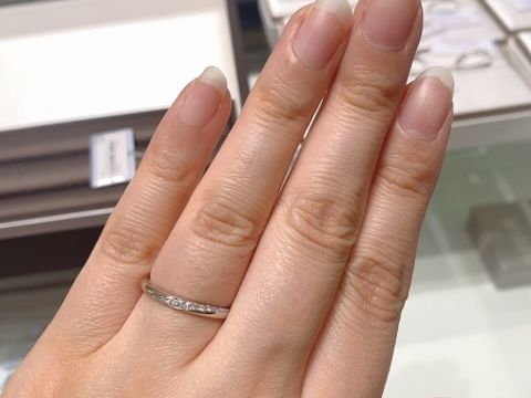 【アイプリモ(I-PRIMO)の口コミ】 斜めにダイヤモンドが入っていて上から見ても正面から見てもダイヤがキラ…