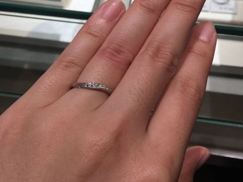 【アイプリモ(I-PRIMO)の口コミ】 指を綺麗に細長く見せてくれるデザインでダイヤの数も多いのでテンション…