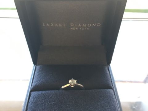 【ラザール ダイヤモンド(LAZARE DIAMOND)の口コミ】 リングのデザインと細さがつけたときに指が綺麗になると感じこちらの指輪…