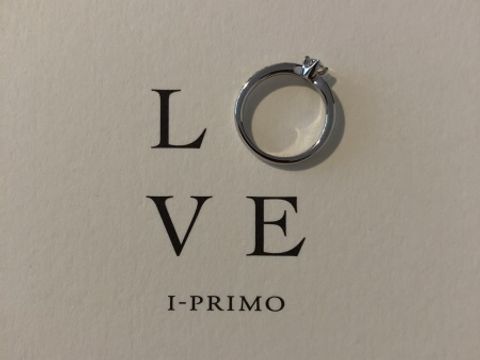 【アイプリモ(I-PRIMO)の口コミ】 デザインがとても繊細で、
キラキラしていて
ホントにキレイです。
自分に…