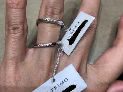 【アイプリモ(I-PRIMO)の口コミ】 写真では2つ着用しています。
上はダイヤモンドがキラッキラで華やかなリ…