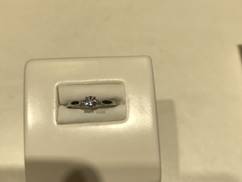 【俄(にわか)の口コミ】 デザインとダイヤの純度とランク
値段はそれなりにしましたが、自分の指が…