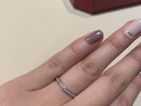 【カルティエ(Cartier)の口コミ】 バレリーナシリーズのハーフエタニティのV字型の指輪です。ダイアモンドが…