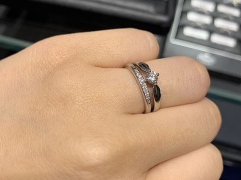 【エクセルコダイヤモンド(EXELCO DIAMOND)の口コミ】 真ん中から端にかけてダイアモンドの大きさが変わっているハーフエタニテ…