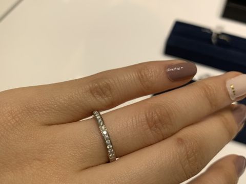 【4℃ BRIDAL(ヨンドシーブライダル)の口コミ】 ハーフエタニティの結婚指輪です。他のブランドのハーフエタニティリング…
